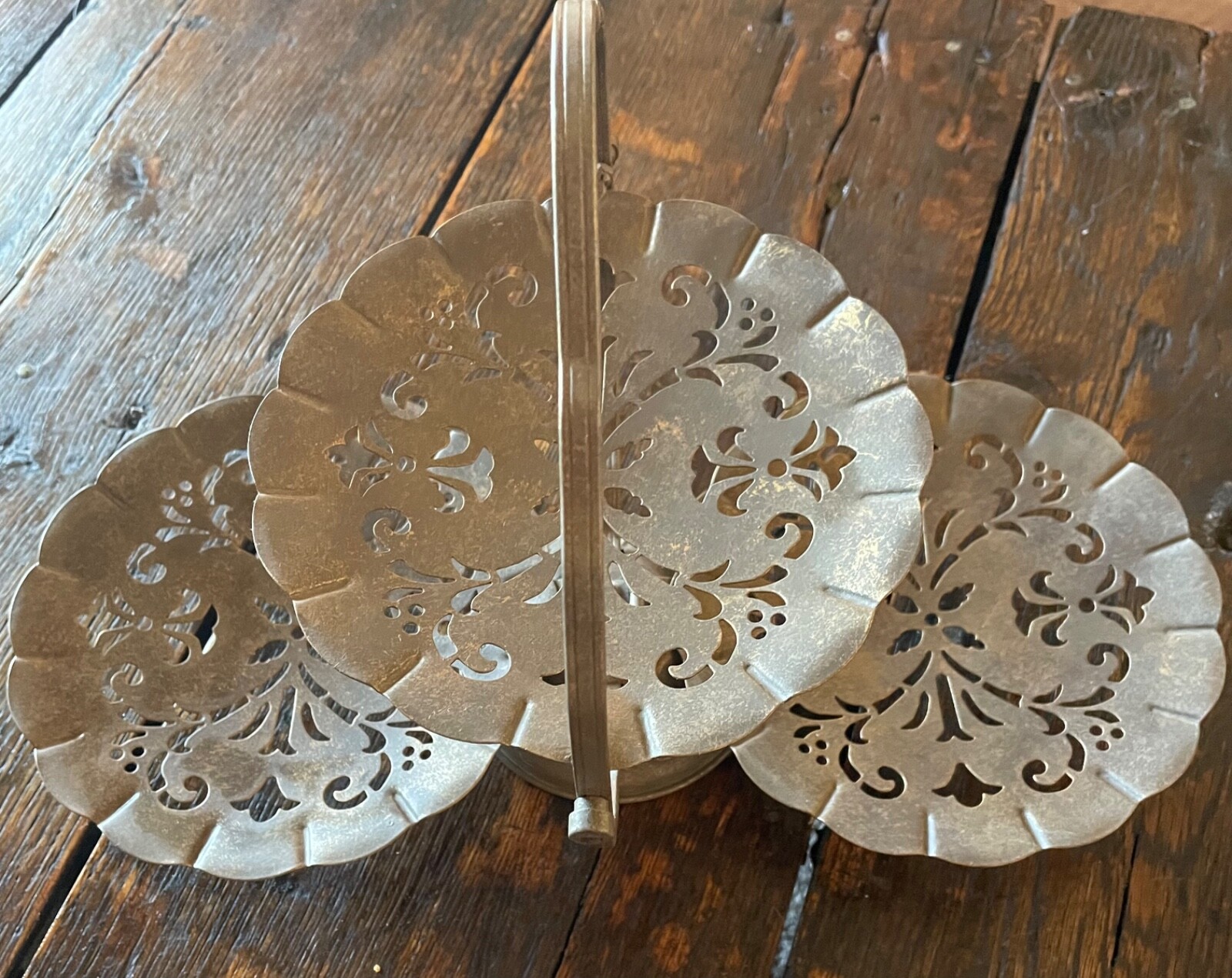 3-Tier Gold Clamshell Filigree Collapsible Snack Tray