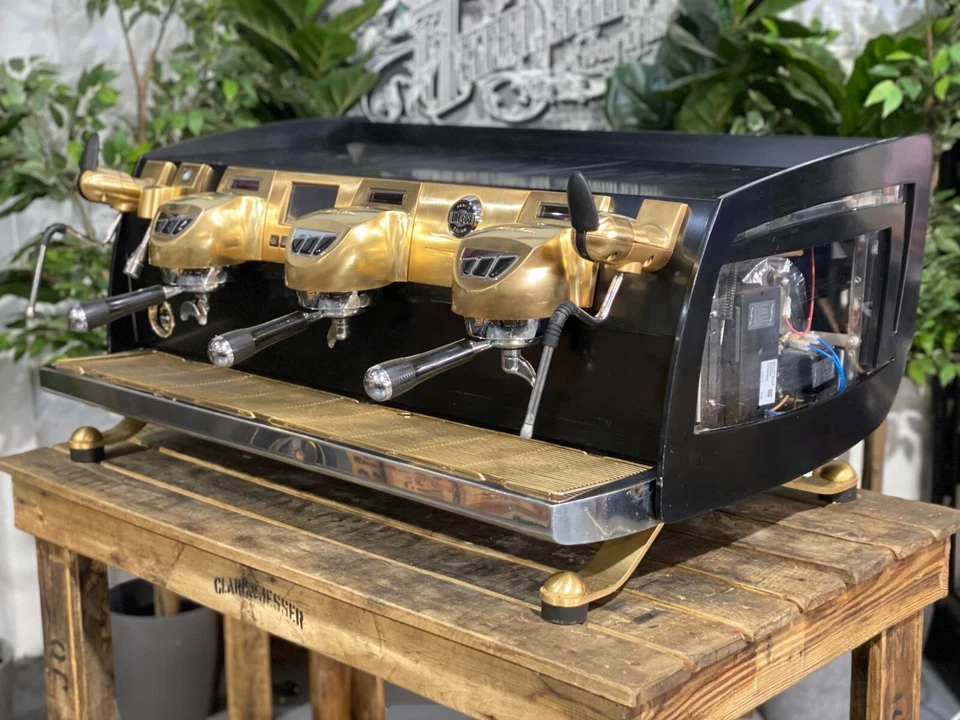 VICTORIA ARDUINO BLACK EAGLE 3 GRUPO NEGRO Y ORO ANODIZADO ACENTOS CAFÉ ESPRESSO Foto 3 de 4