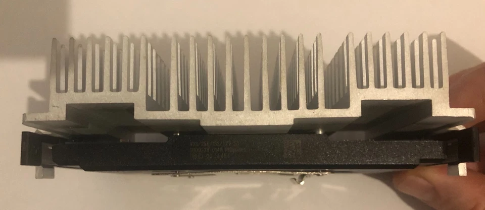 Intel Pentium III CPU 933MHz  256k Cache 133Mhz Slot 1 CPU Passive SL4BT Tested - Image 2 of 3