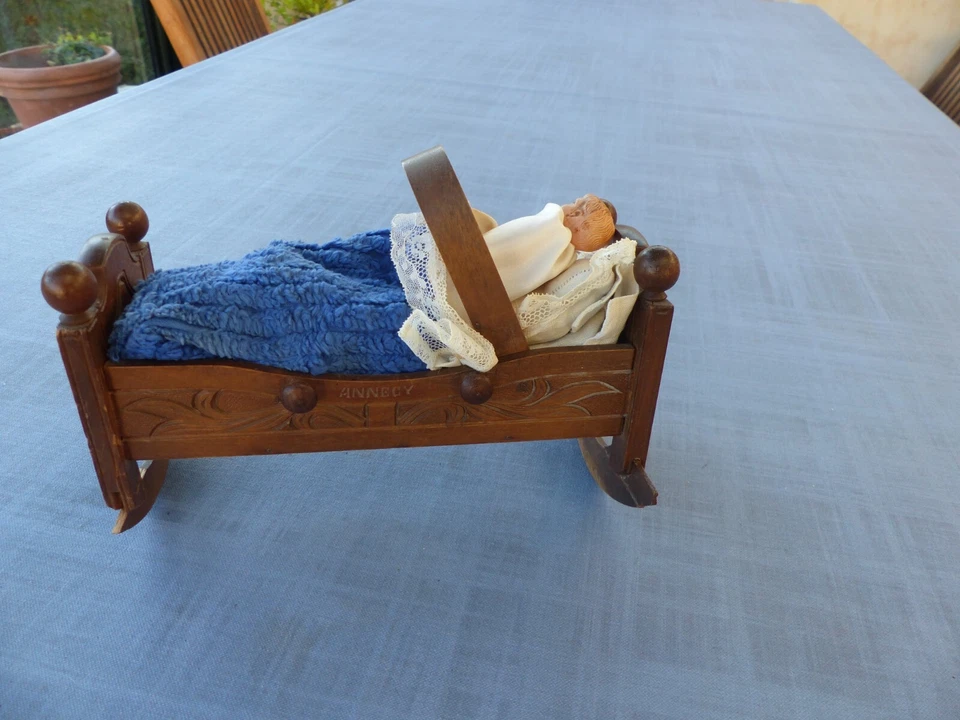 Berceau jouet ancien avec poupon - Photo 2/3