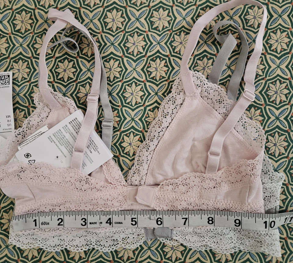 Paquete de 2 tops sujetadores H&M rosa claro y gris con encaje sin forro cierre trasero talla XSmall Foto 3 de 4