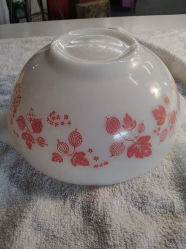PYREX Pink Gooseberry Cinderella Mixing Bowl 3 Pc. Set - 441, 442, 443 Vintage