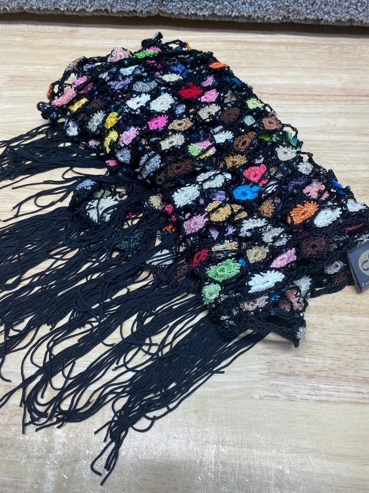 "Mantón Cocoon House hecho a mano con motivo floral de ganchillo con cuentas con flecos 12"" X 70""" Foto 2 de 4