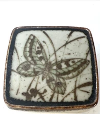 Small trinket dish butterfly off white and speckled