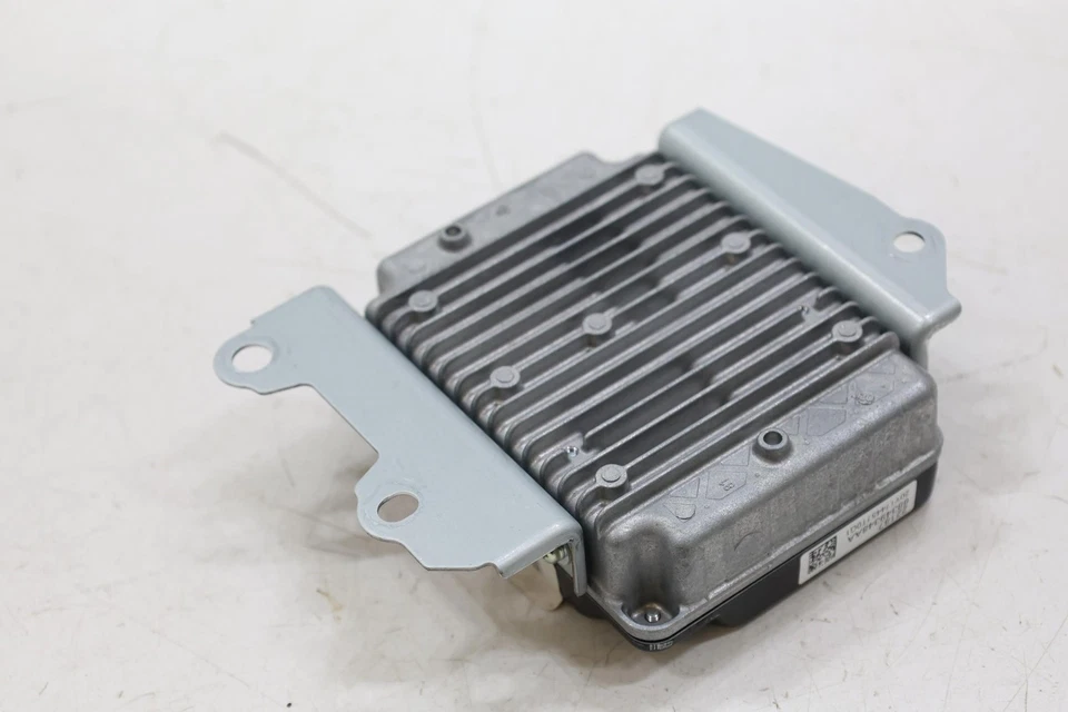 Jeep Wrangler 2018-2023 módulo de control convertidor de voltaje OEM 68349348AA Foto 3 de 4