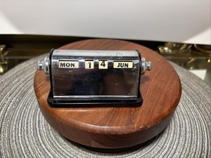 Vintage Metal Perpetual Flip Desk Top Month Day Calendar Working