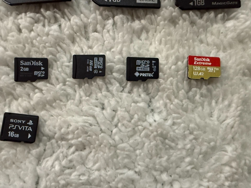 Lote de 22 tarjetas de memoria SD Sticks Pro Duo para Sony PSP Vita varias marcas tamaños Foto 2 de 4