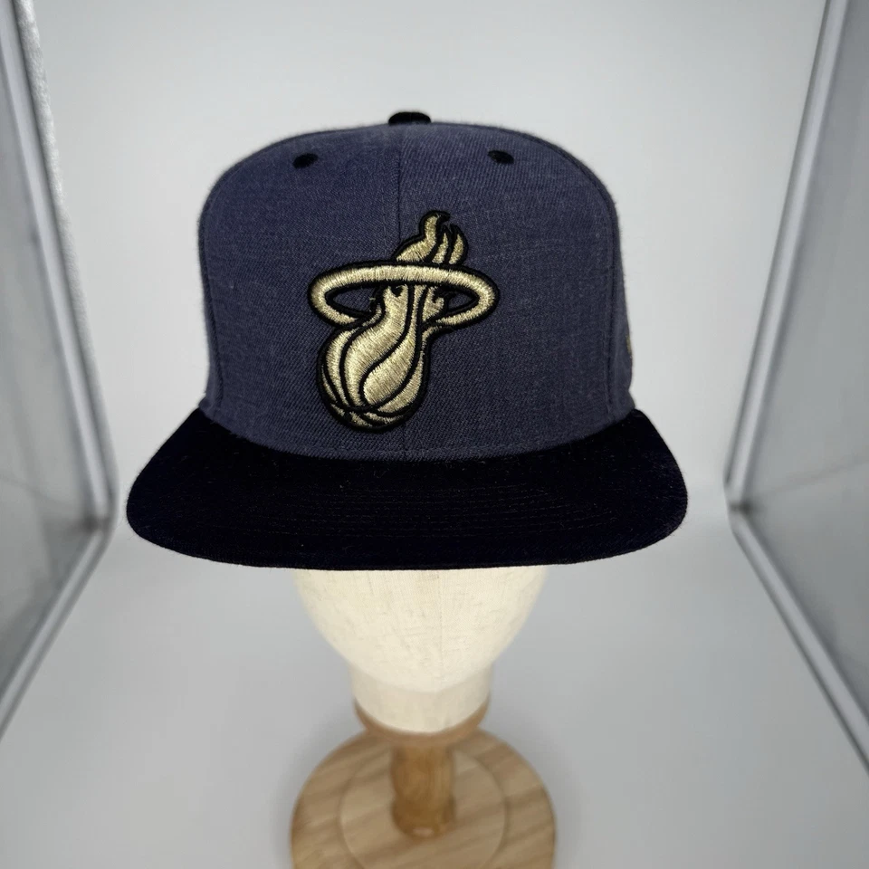 Lote de 4 Snapbacks New Era Mitchell And Ness Adidas NBA Miami Heat - Imagem 2 de 4