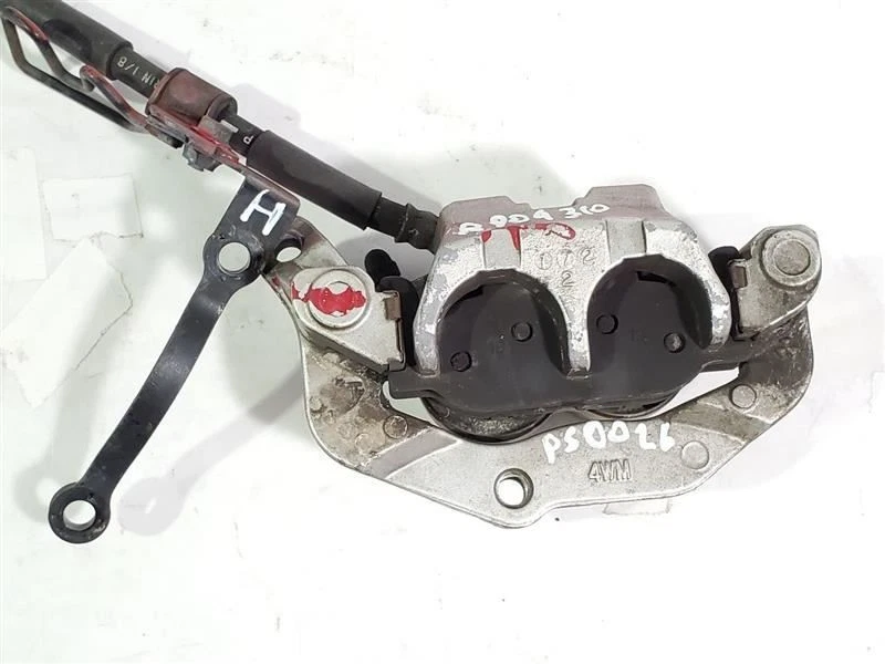 Pinza de freno delantera 4WM-2580U-01-00 Yamaha V Star XVS650 XVZ1600 personalizada OEM 2003 Foto 3 de 4