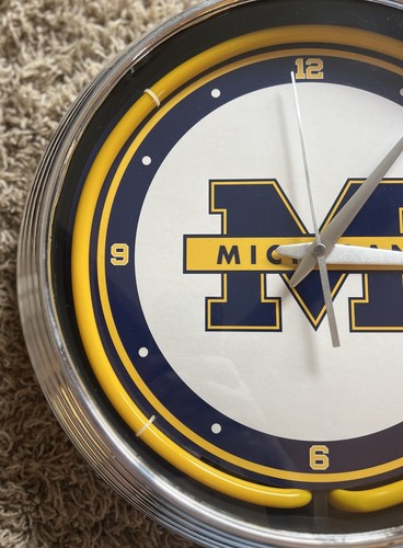 University of Michigan Wolverines 15" Neon Uhr - Bild 3 von 10
