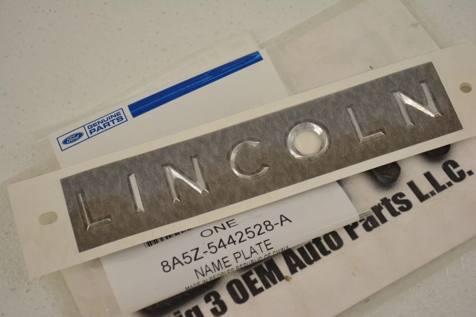 Placa de identificação compartimento de bagagem 2009-2013 Lincoln MKS emblema novo OE 8A5Z-5442528-A - Imagem 2 de 2