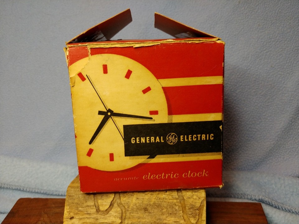 My Estate Sale! Vintage General Electric Alarm Clock Model 7HD220