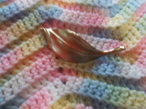 Vintage Brushed Gold Tone Leaf Pin/Brooch Stamped on Back - Picture 5 of 5