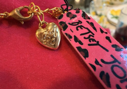 Betsey Johnson Chihuahua 19” Necklace,Yellow Gold w/rhinestone Collar Vintage - Picture 5 of 7