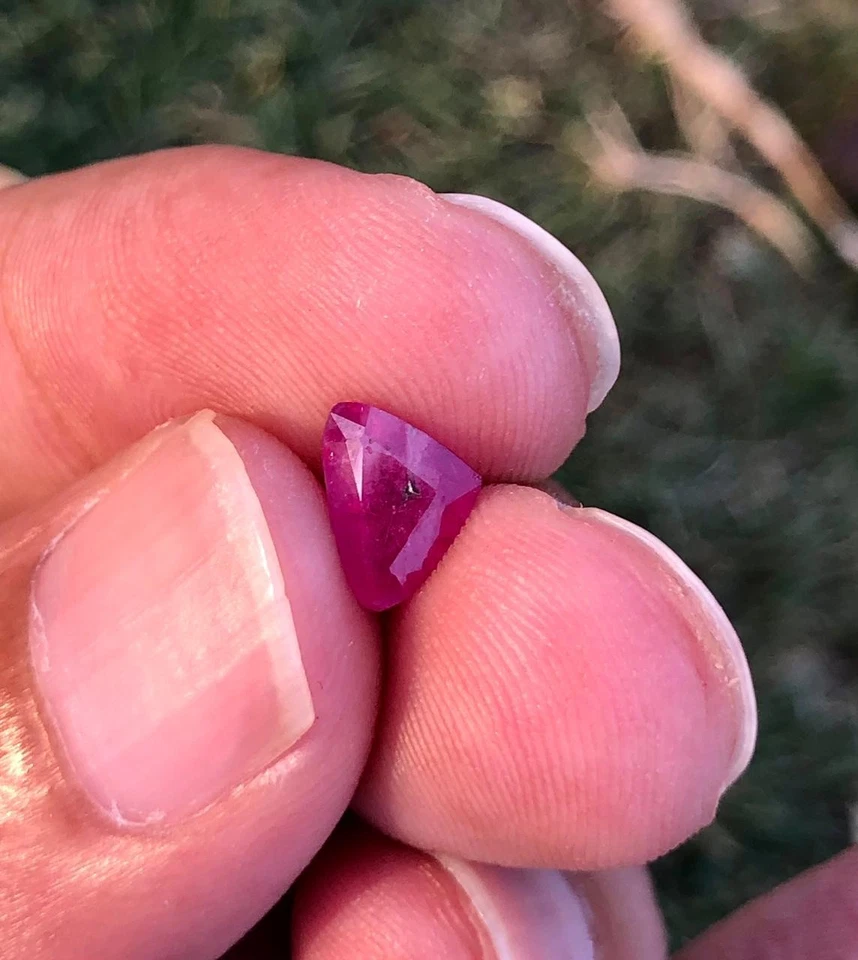 2Ct Natural Ruby Trillion Cut Pinkish Red Gemstone from Afghanistan - Image 4 of 4