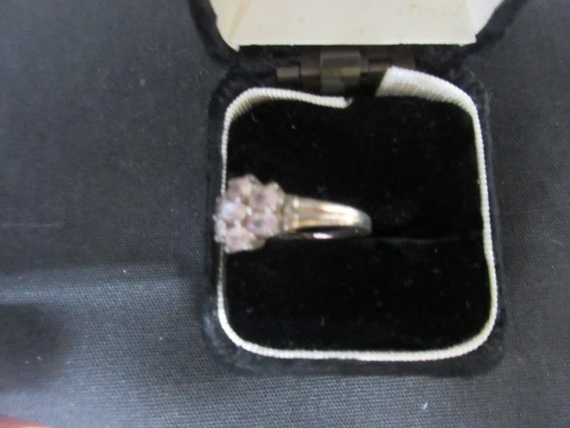 Vintage 7 Stone White Sapphire Ring, Size 6.5 , Marked Sterling, Very Good Cond! - Image 2 of 4