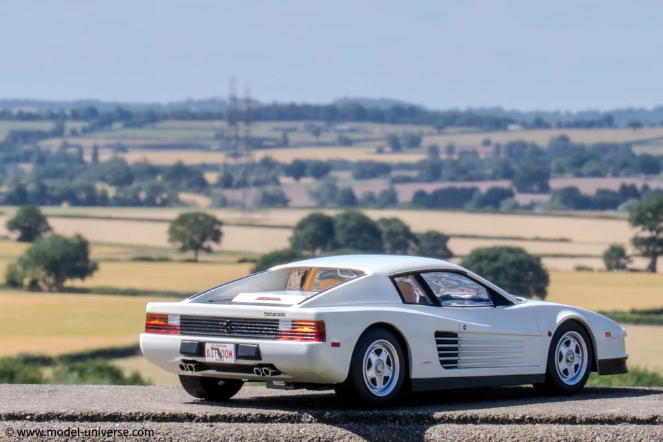 KK Scale - 1:18 Ferrari Testarossa Monospeccio 1984 'Miami Vice' White - Diec... - Image 3 of 4