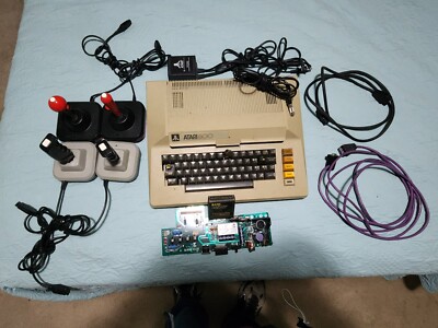 atari 800 computer system w /4 Joysticks, Basic Cartridge, Serial I/O cable