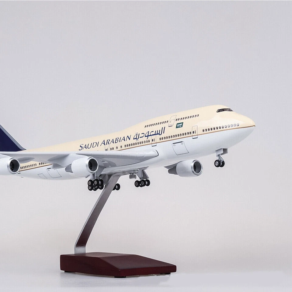 1:150 Saudi Arabian Airlines Boeing B747 modelo avión adorno con luz y rueda Foto 2 de 4