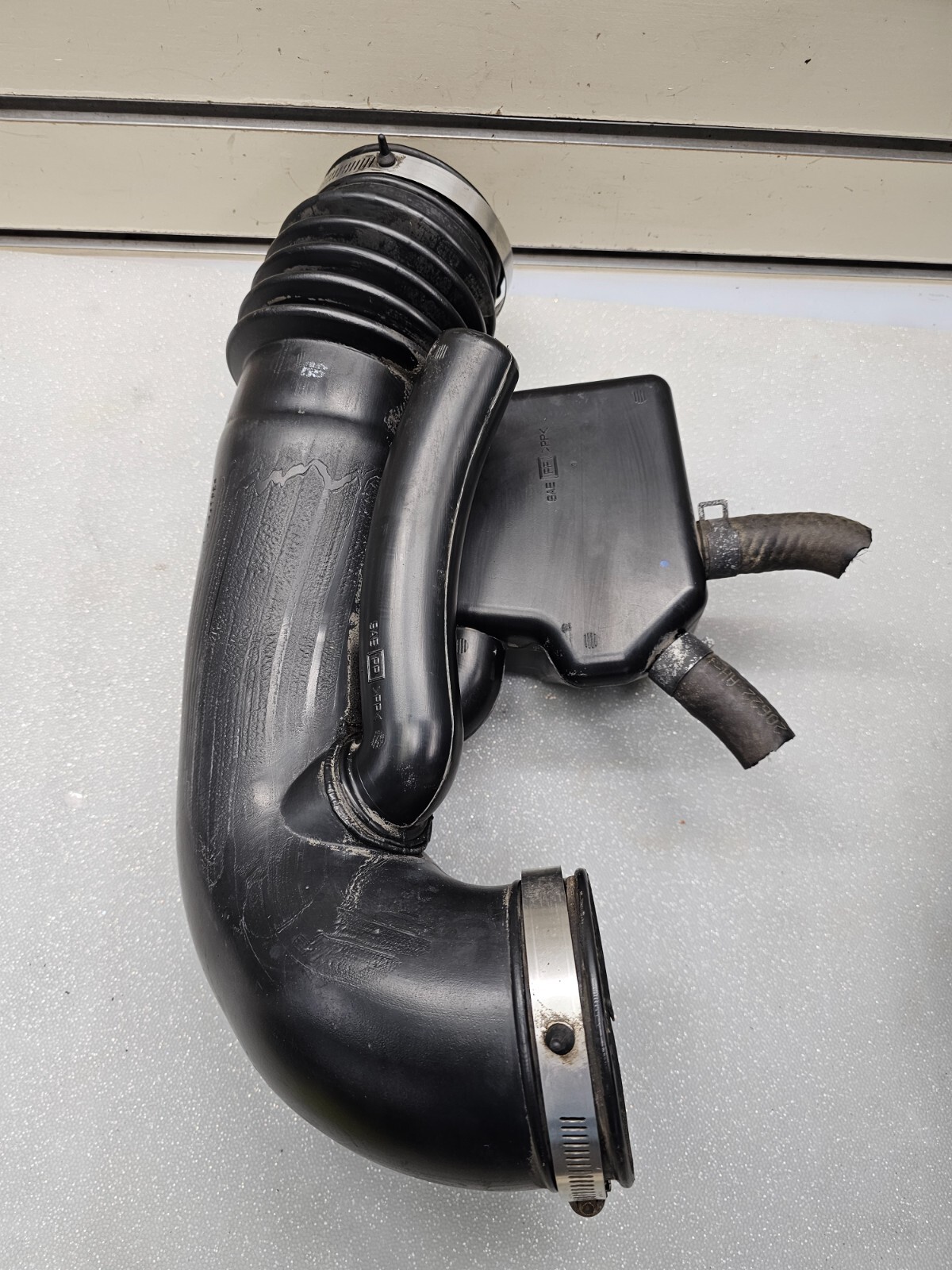 🔥2004-2008 Nissan Titan Armada Air Intake Cleaner Hose Tube Duct 5.6L Assembly