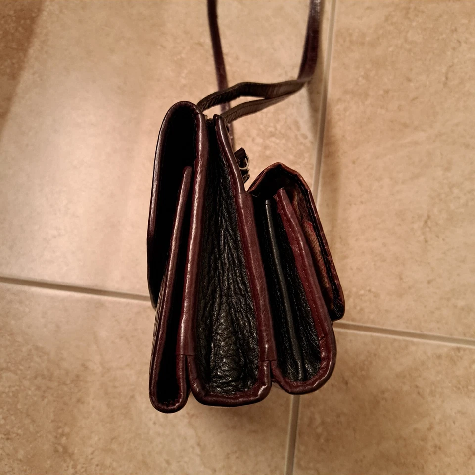 Bolso Bandolera Organizador Vintage Brighton Negro y Marrón Cuero Repujado Foto 2 de 4