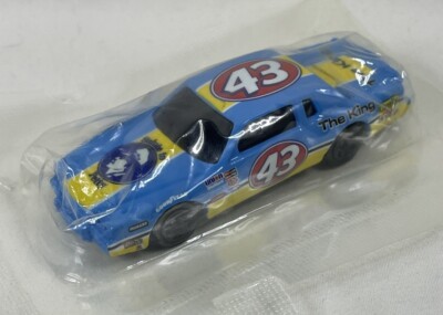 Hot Wheels #43 The King Petty 84 Pontiac Grand Prix Blue/Yellow 2003 New Sealed