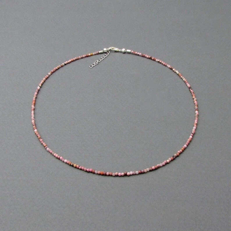 Delicados collares gargantilla de mujer con cuentas redondas facetadas de rodonita rosa 18"" Foto 3 de 4