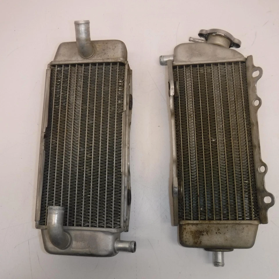 2004 kawasaki kx250f OEM ENGINE MOTOR COOLING COOLER RADIATOR SET - Image 2 of 4