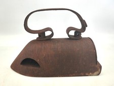 Ancien fer à repasser en fonte objet de collection à rénover