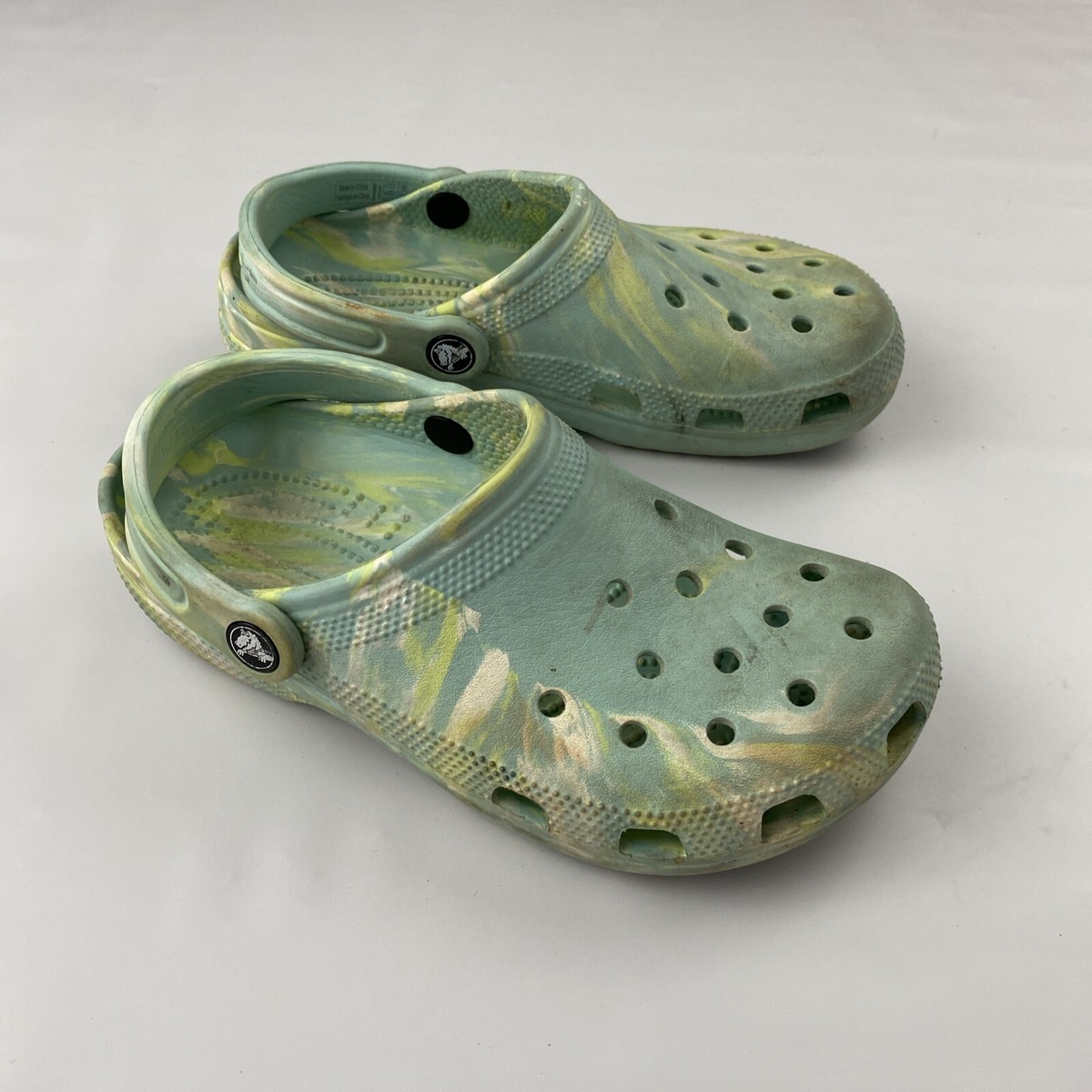 CROCS Olive Green and Beige Classic Clog Slip-Ons 354131f3-457d-403c-9f8b-  main image 2