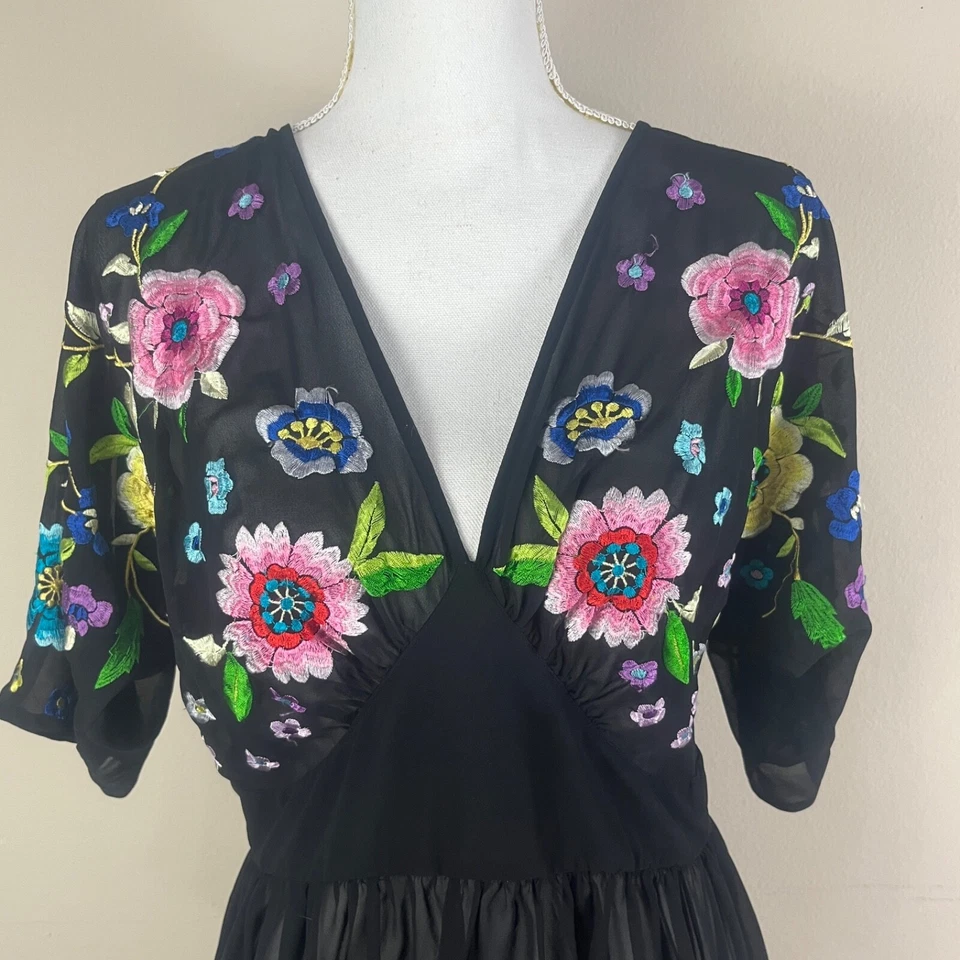 Vestido Babydoll Feminino ASOS Tamanho 8 Bordado Floral Transparente Cintura Alta Preto Ano Novo - Imagem 2 de 4