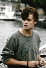 Douglas Booth Autogramm signed 20x30 cm Bild