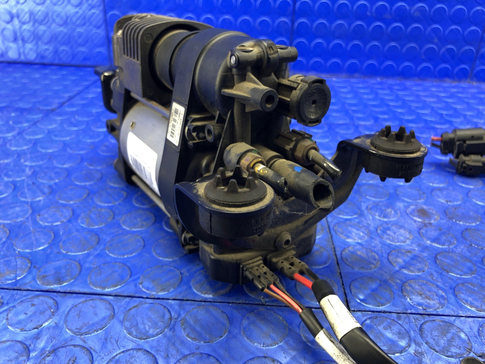 2017-2022 MASERATI LEVANTE OEM AIR RIDE SUSPENSION COMPRESSOR