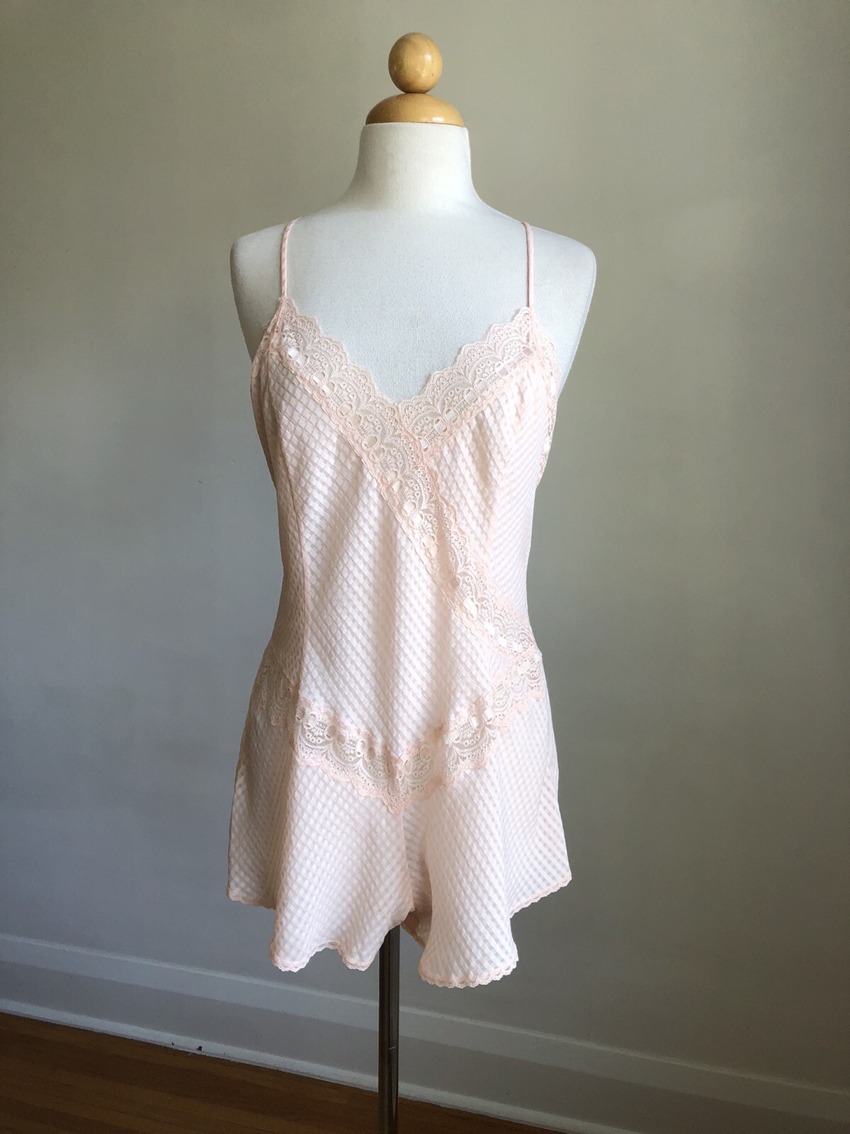 STUNNING VTG DELICATES Peach Silky Lace Teddy Rom… - image 1