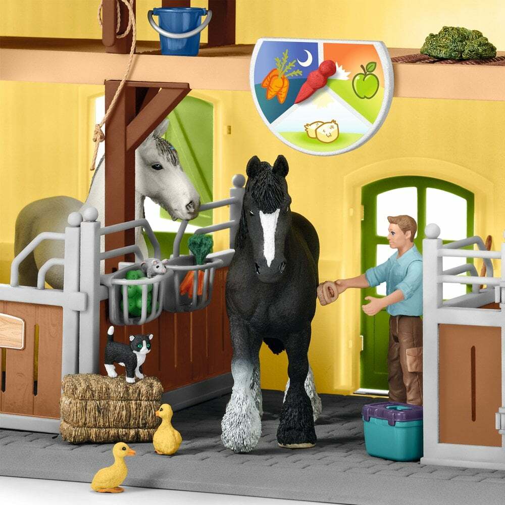 schleich horse stable with 2 bonus horses