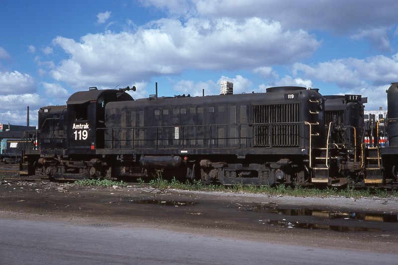 MS ORIGINAL SLIDE AMTK AMTRAK RS3 #119 - CHICAGO IL 1976 PATCHED PC PAINT