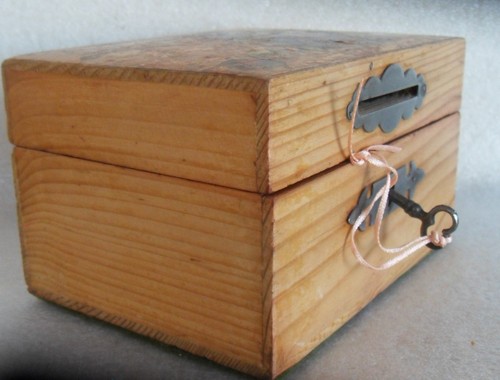 Locking Love Note Wooden Trinket Box/Bank Decoupage Pressed Flowers with Key - Afbeelding 4 van 14