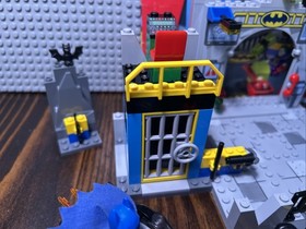 LEGO Juniors: Batman: Defend the Batcave (10672) 99.9% Complete w/manual no box