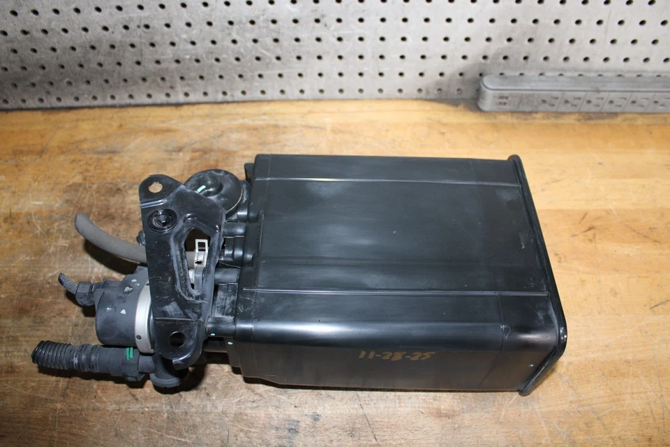 2009 2010 2011 2012 TOYOTA VENZA VASILHA DE CARVÃO VAPOR COMBUSTÍVEL FABRICANTE DE EQUIPAMENTO ORIGINAL 77740-0T010 - Imagem 3 de 4