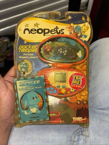 RARE Neopets Kacheek Pocket Neopet - NEW IN ORIGINAL SEALED PACKAGING! - Picture 4 of 4