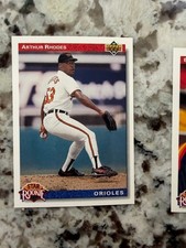 1992 UPPER DECK MLB BASEBALL STAR ROOKIE CARD ORIOLES ARTHUR RHODES #17