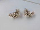 Vintage Pair Set of White Flowers on Gold  Clip On Earrings Costume Jewelry