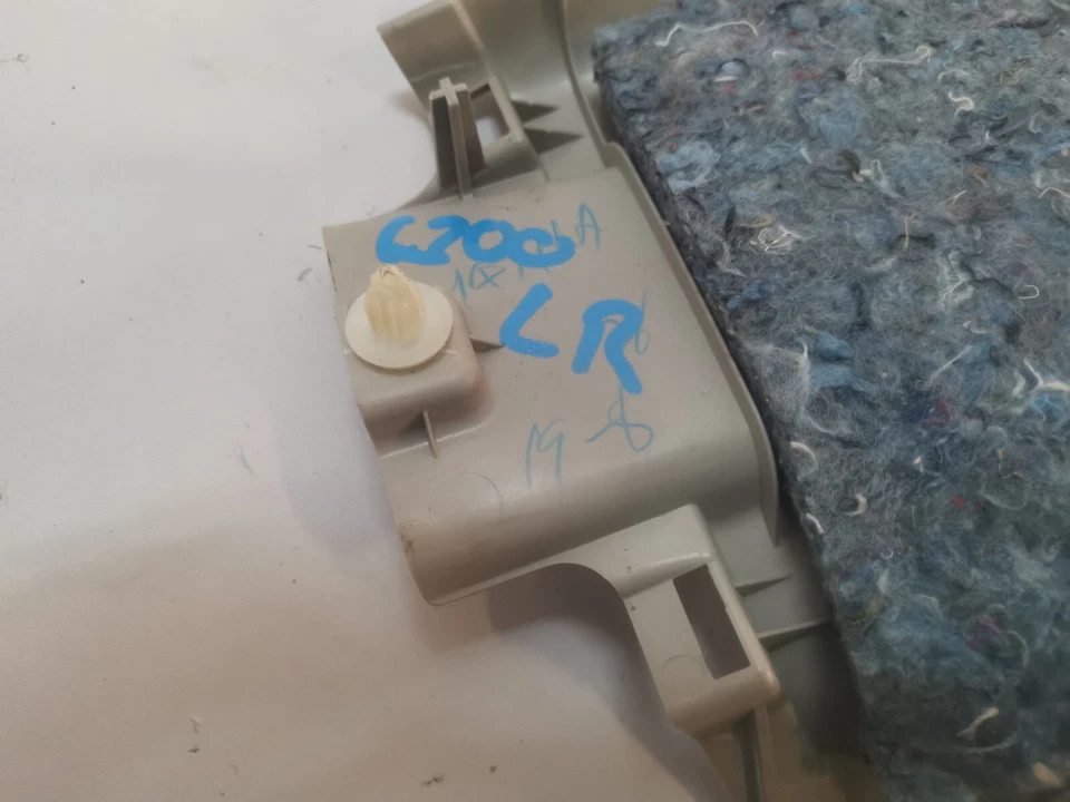 MITSUBISHI L200 PILAR MOLDURA TRASERA IZQUIERDA 7212A147ZZ SERIE 5 USADO 2015-2019 Foto 3 de 4