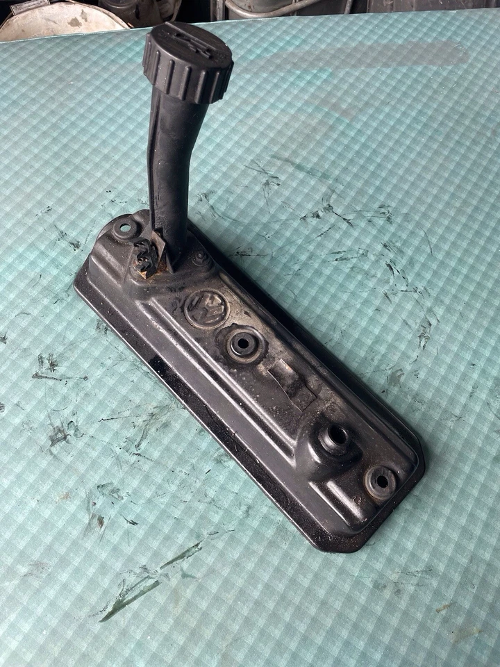 Cubierta basculante Volkswagen Transporter T4 moldura metálica 1.9 cuello de llenado de aceite VW Foto 2 de 4