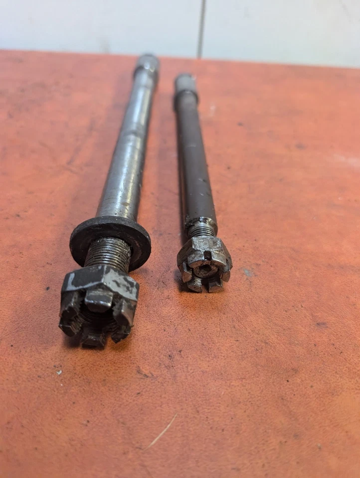 79 Yamaha Xs1100 parafuso pivô eixo roda dianteira traseira 341-25181-01-00 - Imagem 2 de 4