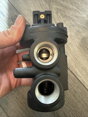 Norgren D1025C-CC Directional Control Poppet Valve 150 PSIG E20 USED - Picture 4 of 5