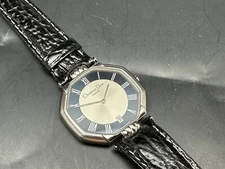 Classic Christian Dior Paris D45-100 wristwatch .