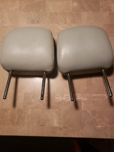 7191047130G0 10 to 15 Toyota Prius Front Set of Left, Right Headrests Head Rest