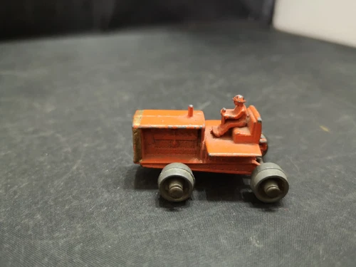W915-MATCHBOX LESNEY No8A CATERPILLAR TRACTOR