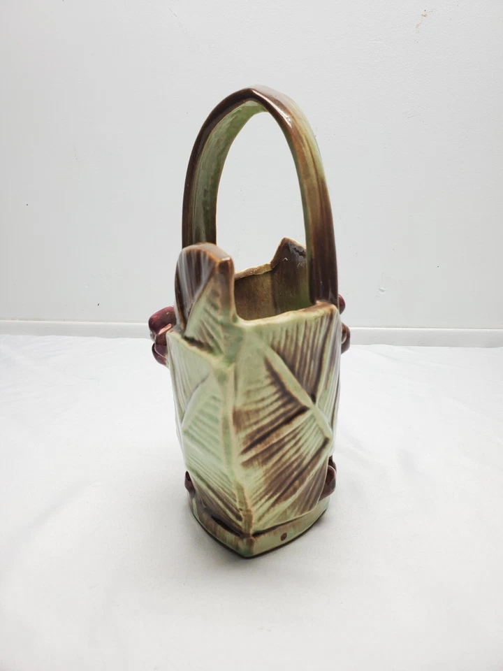 Jarrón o maceta vintage McCoy cerámica bayas y hojas con mango artístico cesta años 40 Foto 4 de 4